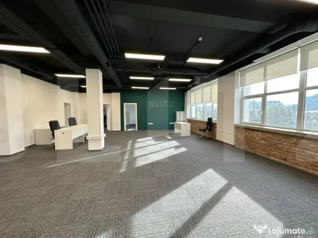 Etaj open space, ultramodern, in cladire clasa A.