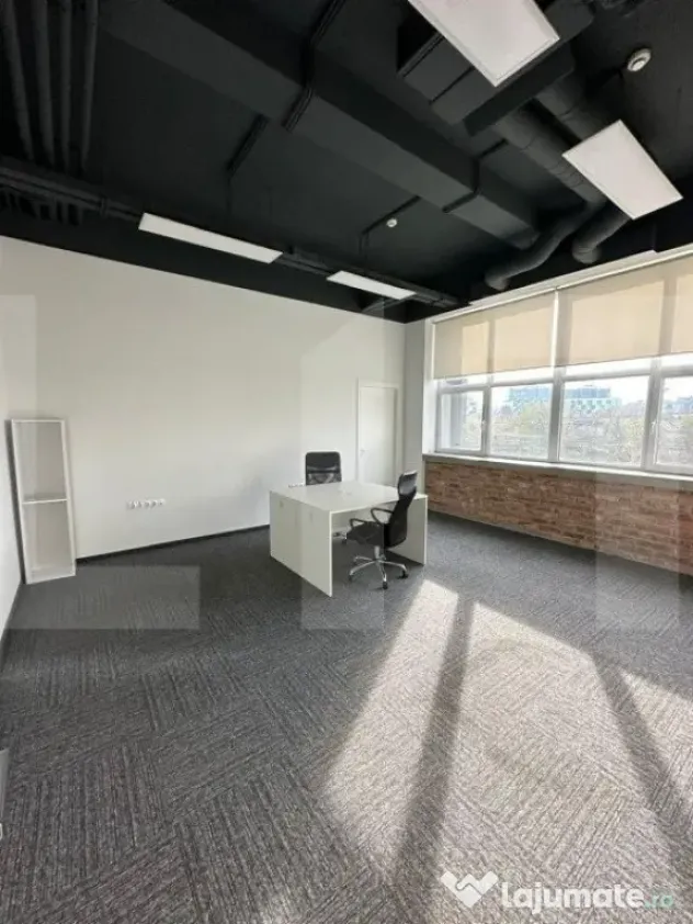 Etaj open space, ultramodern, in cladire clasa A.