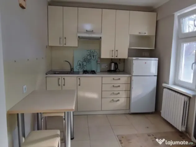 Inchiriez apartament cu 1 camera in zona Bulgaria
