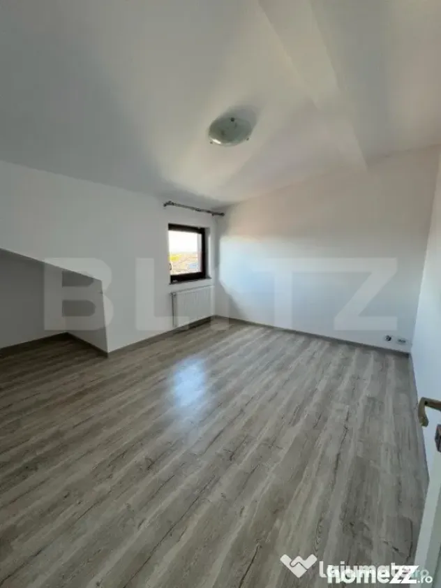 Apartament 3 camere, 100mp, situat pe 2 niveluri, zona Radau
