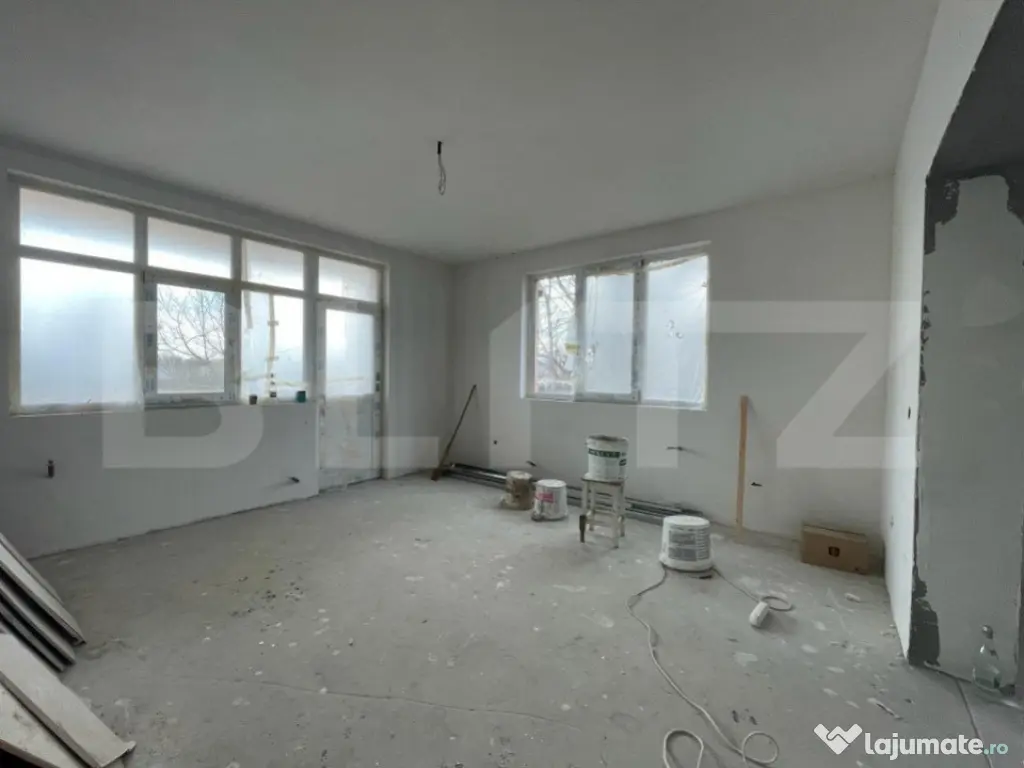 Casa S+P+E+M, pretabila clinica / birouri, Balta Verde