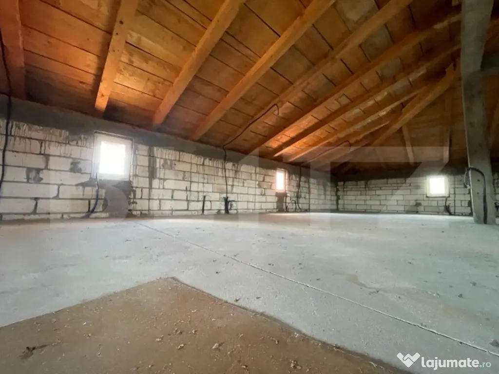 Casa S+P+E+M, pretabila clinica / birouri, Balta Verde