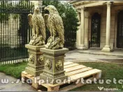 Set 2 statuete vulturi cu socluri, auriu antichizat. 