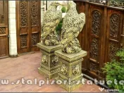 Set 2 statuete vulturi cu socluri, auriu antichizat. 