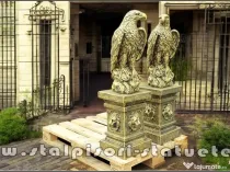 Set 2 statuete vulturi cu socluri, auriu antichizat.