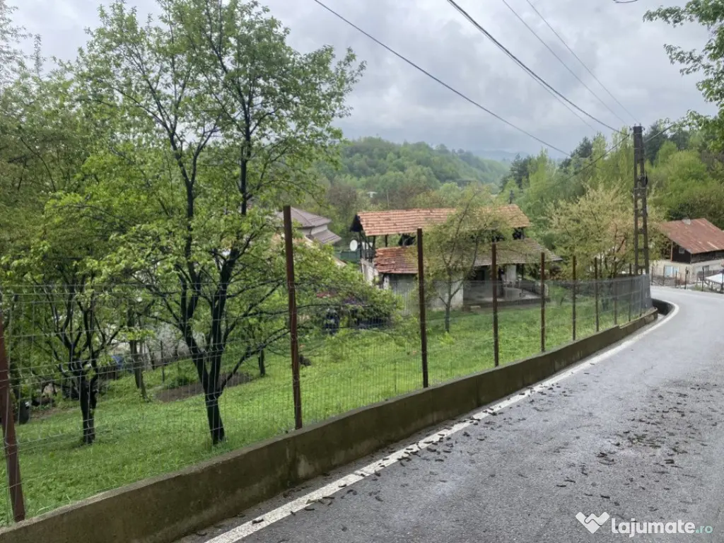 Teren intravilan, 900 (mp), zona Cornu de sus