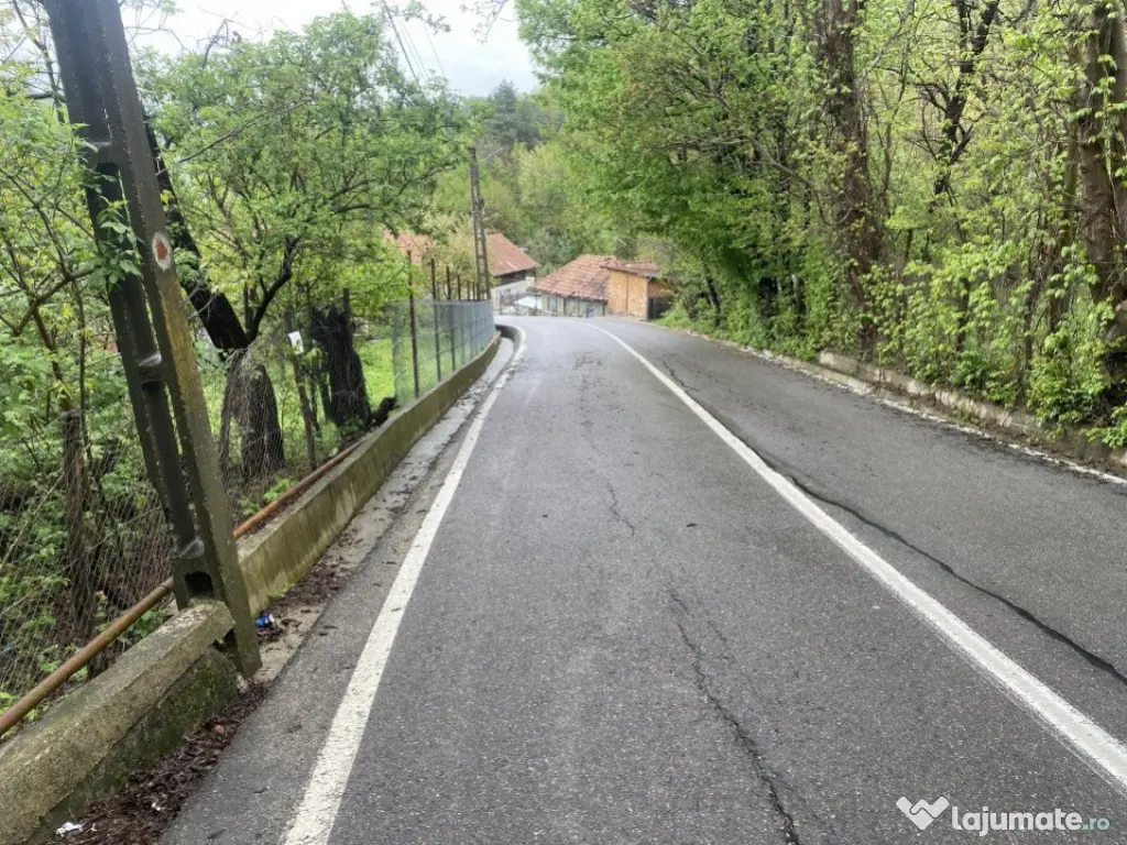 Teren intravilan, 900 (mp), zona Cornu de sus