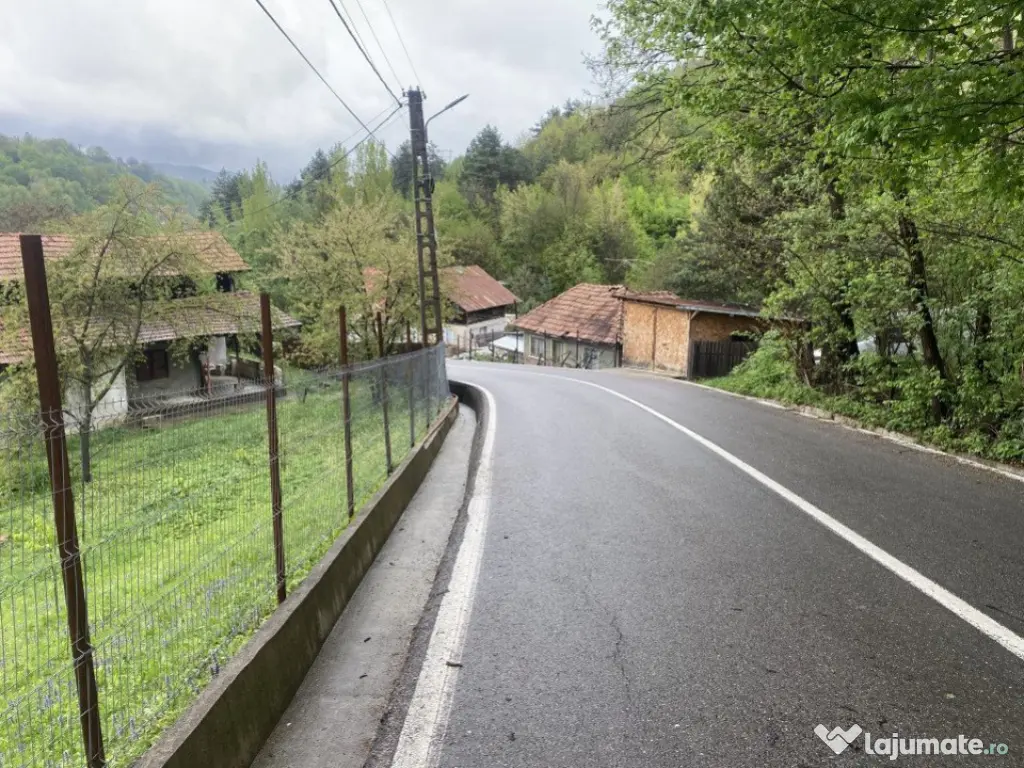 Teren intravilan, 900 (mp), zona Cornu de sus