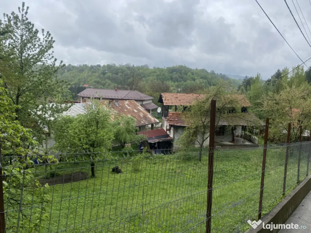 Teren intravilan, 900 (mp), zona Cornu de sus