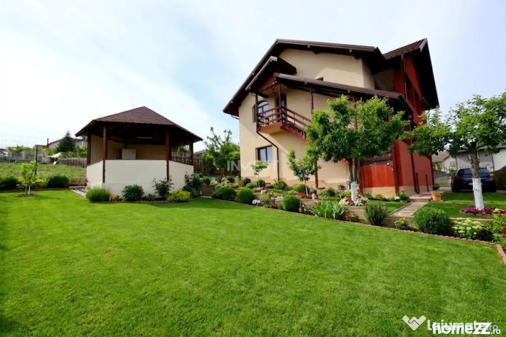 Casă individuală ideală pentru două familii sau locuinț