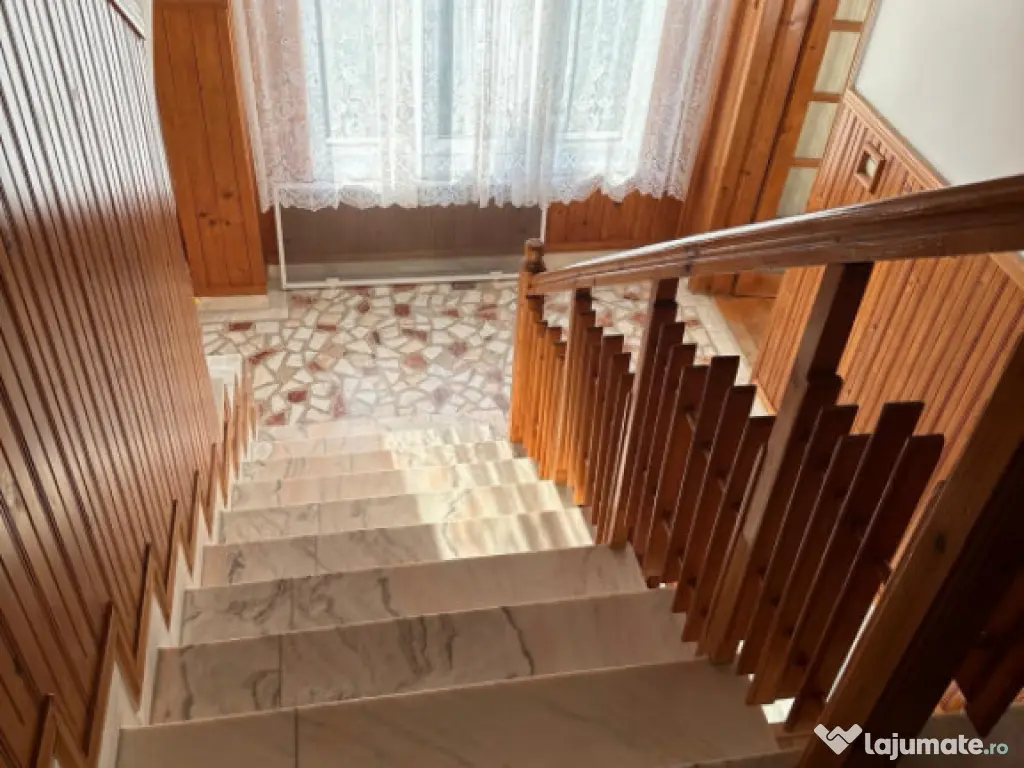 Casa compusa din 7 camere situata in zona EFORIE NORD - CENT