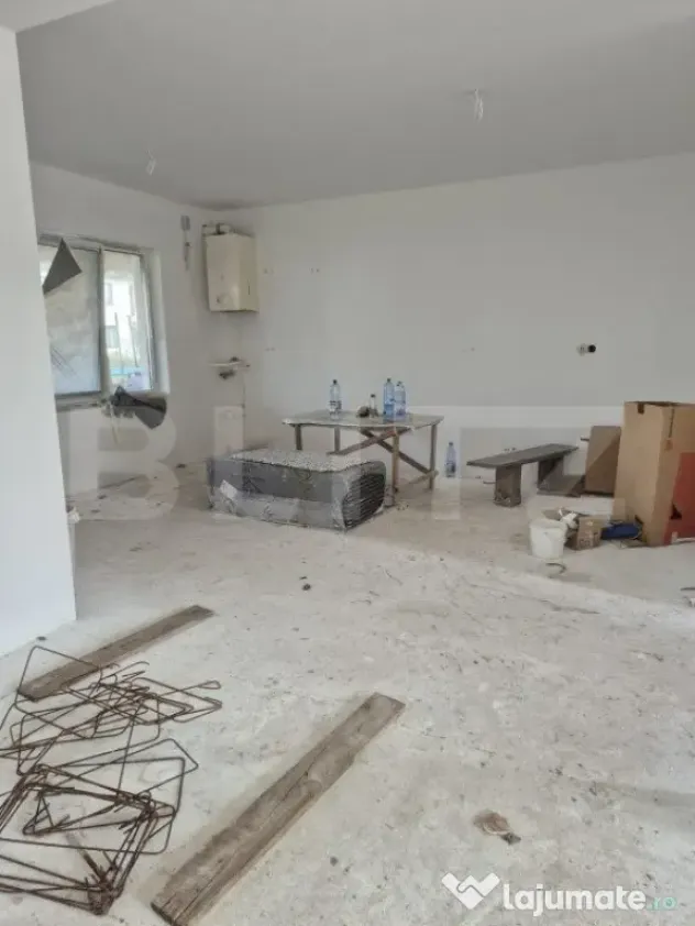 Casa in rosu cu 1500 mp teren