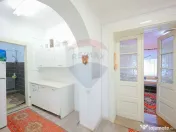 Casă cu 7 camere de vânzare, zona Parcul Salca, Cantemir 