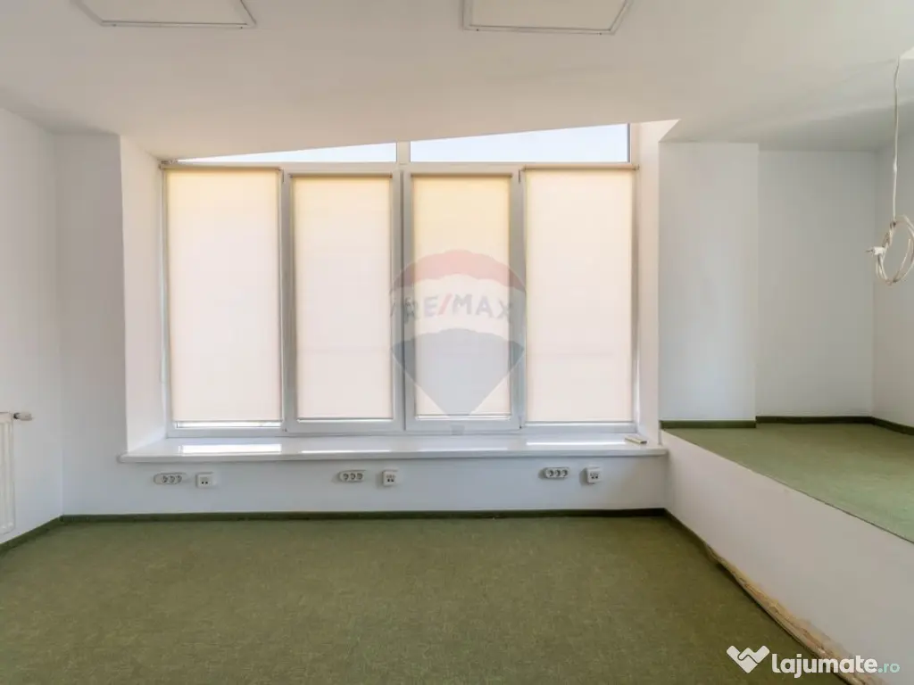 Casa cu 12 camere de vanzare in zona semicentrală! COMIS...