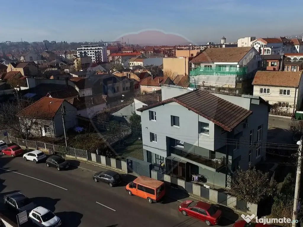 Casa cu 12 camere de vanzare in zona semicentrală! COMIS...