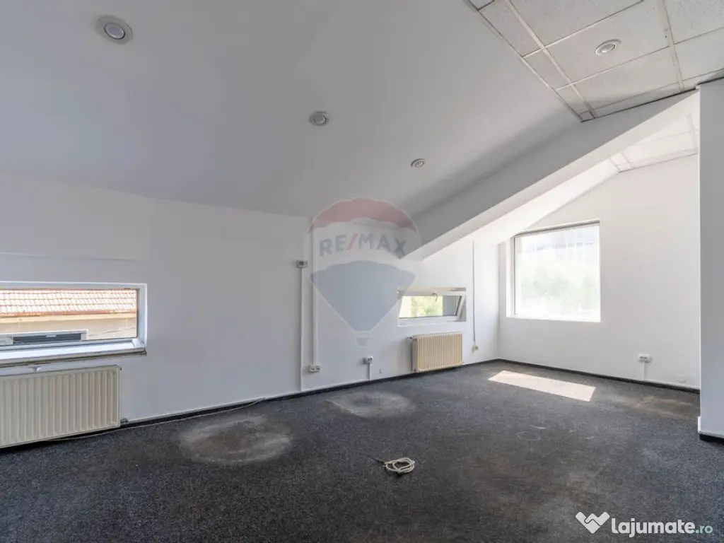 Casa cu 12 camere de vanzare in zona semicentrală! COMIS...