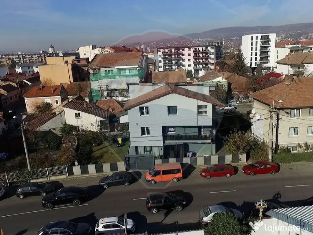 Casa cu 12 camere de vanzare in zona semicentrală! COMIS...