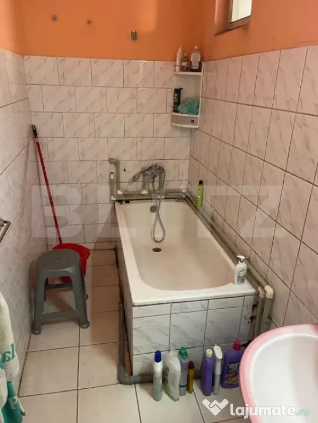 Casa de vanzare in suprafat utila de 100 mp si 1400 mp teren