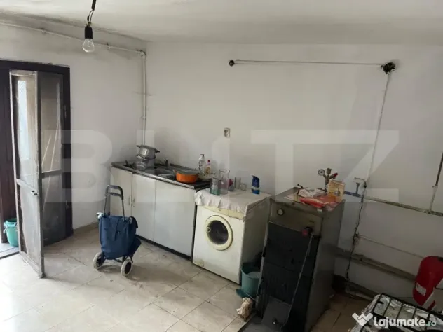 Casa de vanzare in suprafat utila de 100 mp si 1400 mp teren