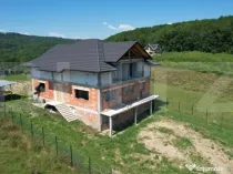 Pensiune la rosu, 370mp, Ciprian Porumbescu