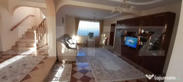 Casa cu 4 camere, 220 mp, zona Itcani