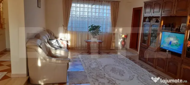 Casa cu 4 camere, 220 mp, zona Itcani