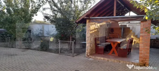 Casa cu 4 camere, 220 mp, zona Itcani