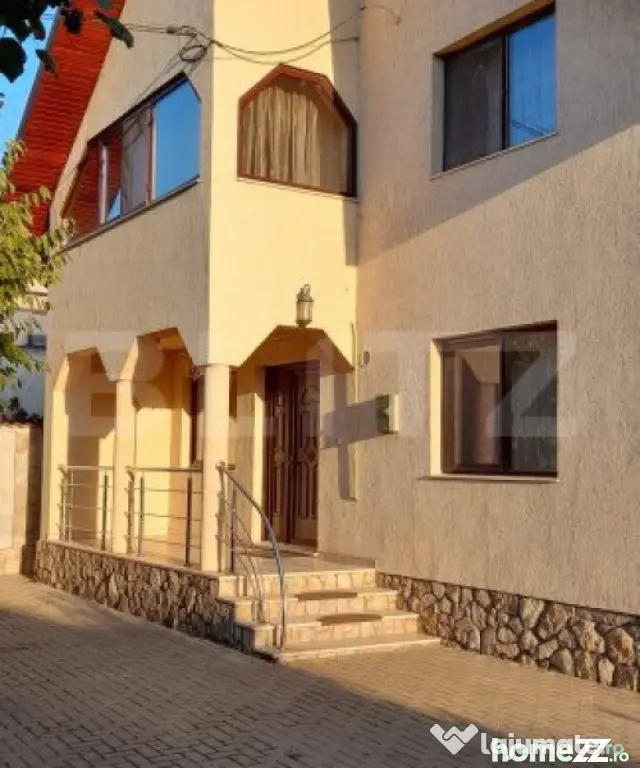Casa cu 4 camere, 220 mp, zona Itcani - Suceava (Suceava)