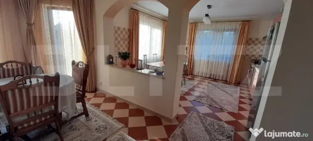 Casa cu 4 camere, 220 mp, zona Itcani