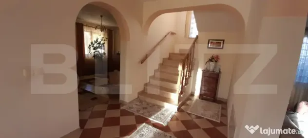 Casa cu 4 camere, 220 mp, zona Itcani