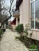 Casă spațioasă P+M, 6 camere, 236 mp, în cartierul Titul