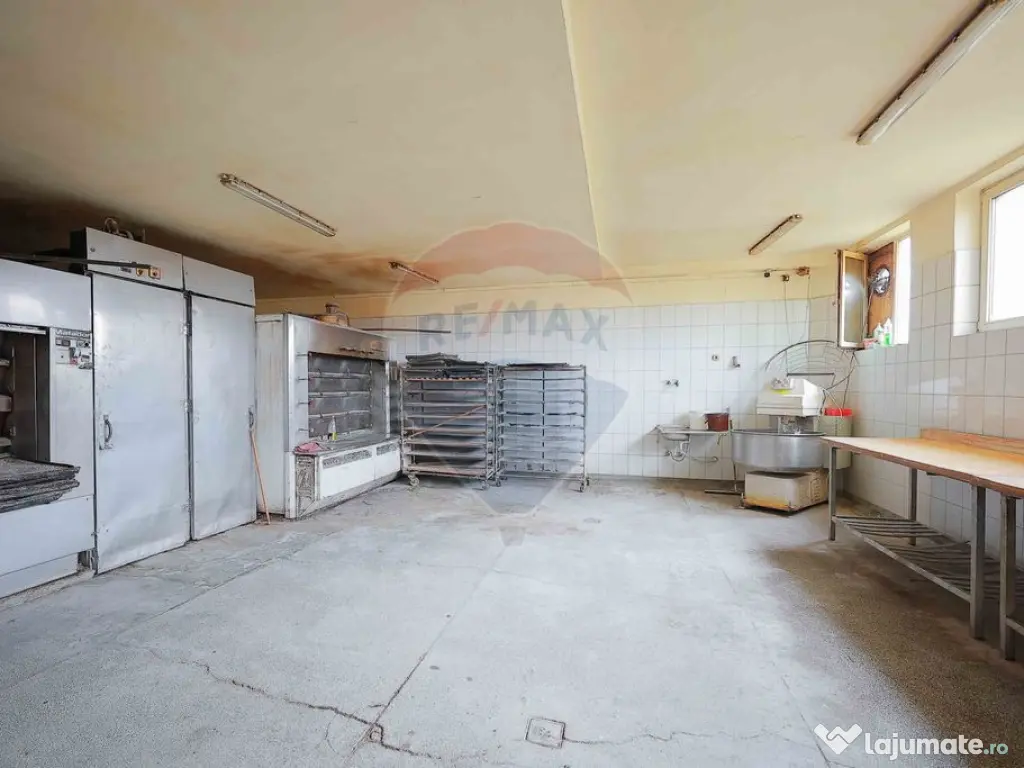Spațiu comercial și brutărie/patiserie de Închiriat ?...