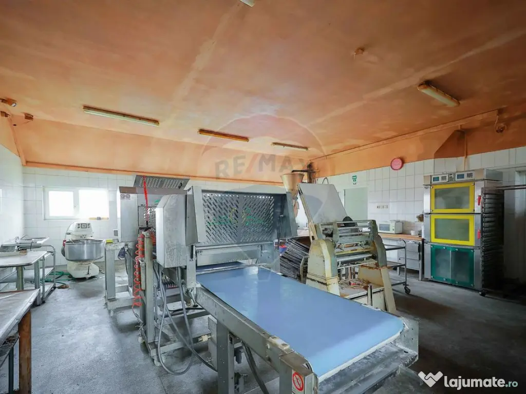 Spațiu comercial și brutărie/patiserie de Închiriat ?...