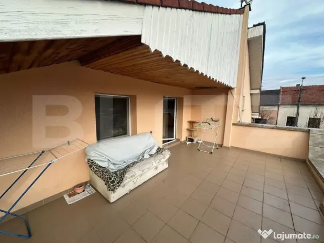 Casa Individuala cu 5 camere, SU=248mp / ST=761 mp, Zona Bla