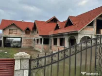 Casa de vanzare la rosu, 10 camere, 246,50 mp, zona Exterior