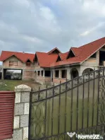 Casa de vanzare la rosu, 10 camere, 246,50 mp, zona Exterior