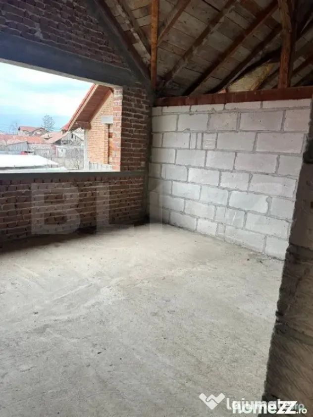 Casa de vanzare la rosu, 10 camere, 246,50 mp, zona Exterior