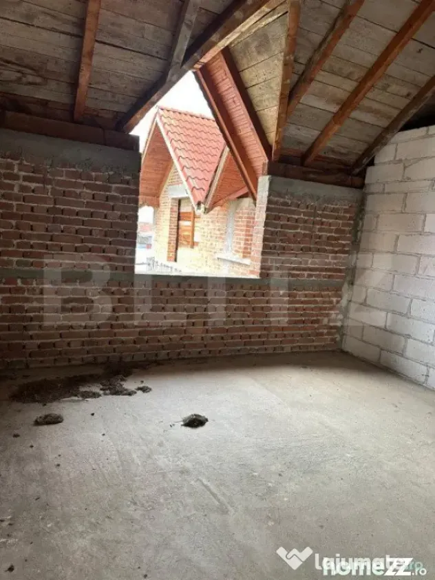 Casa de vanzare la rosu, 10 camere, 246,50 mp, zona Exterior