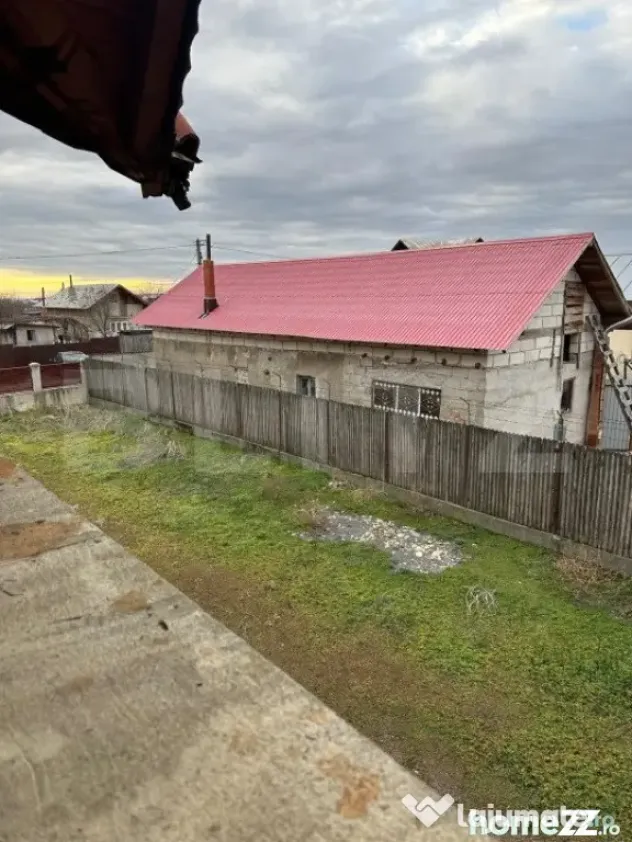 Casa de vanzare la rosu, 10 camere, 246,50 mp, zona Exterior