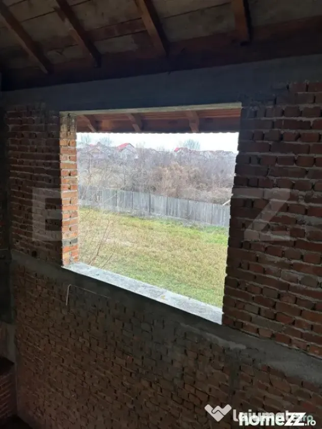 Casa de vanzare la rosu, 10 camere, 246,50 mp, zona Exterior