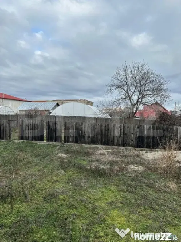 Casa de vanzare la rosu, 10 camere, 246,50 mp, zona Exterior