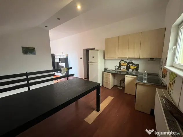 Inchiriez casa 8 camere zona Intim - ID : RH-42218-property