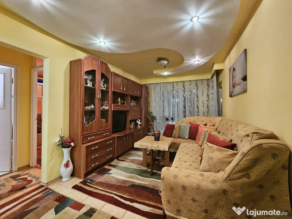 Apartament 4 camere,2 bai,2 balcoane,etaj 2