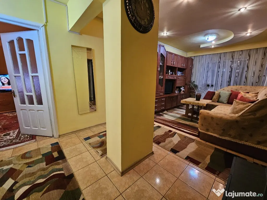 Apartament 4 camere,2 bai,2 balcoane,etaj 2