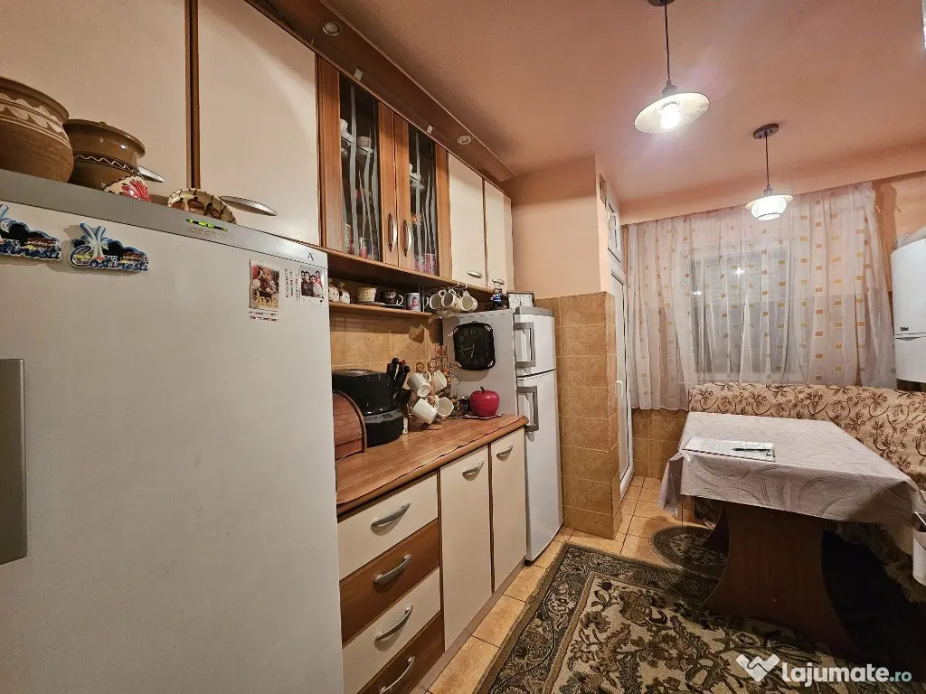 Apartament 4 camere,2 bai,2 balcoane,etaj 2