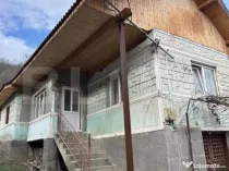 Casa cu 3 camere, zona Isvarna