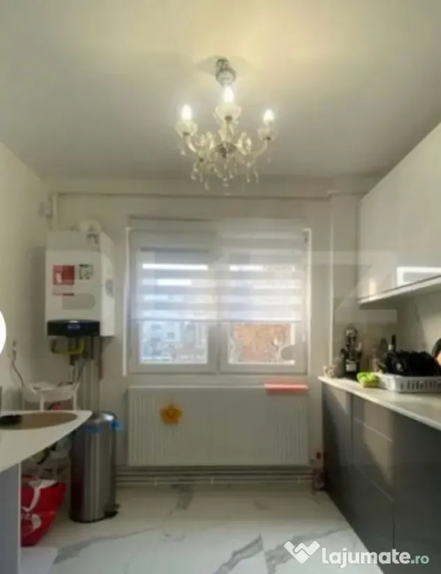 Apartament de vanzare 3 camere decomandat, zona Micro 16