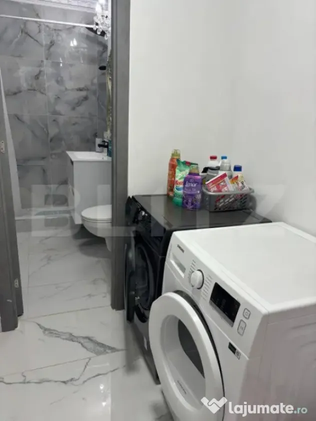 Apartament de vanzare 3 camere decomandat, zona Micro 16