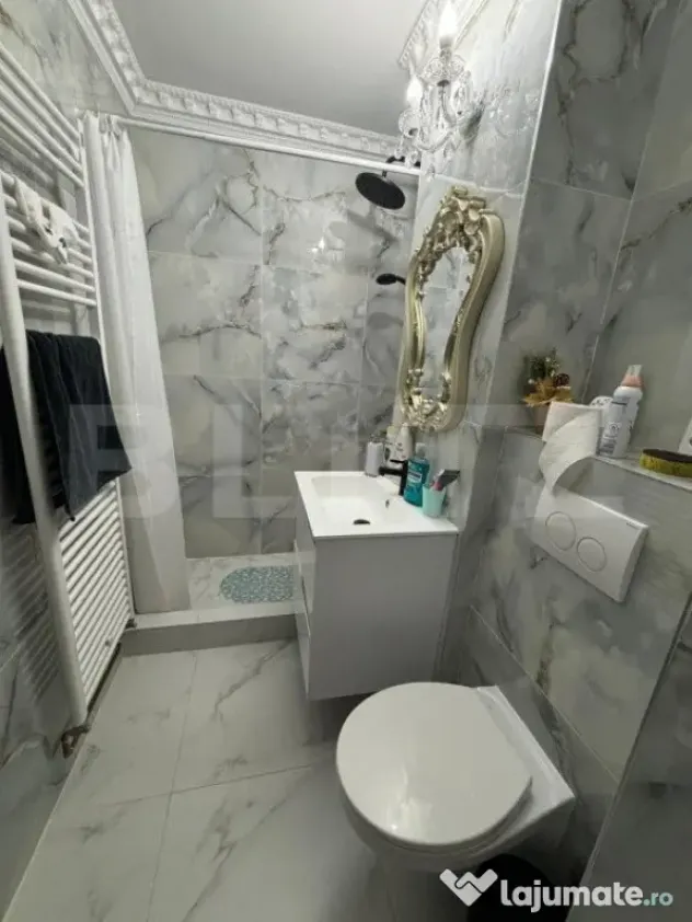 Apartament de vanzare 3 camere decomandat, zona Micro 16