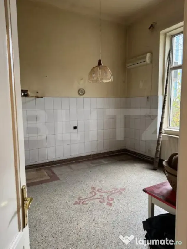Apartament cu 3 camere, 131 mp, zona Piața Mihai Viteazul